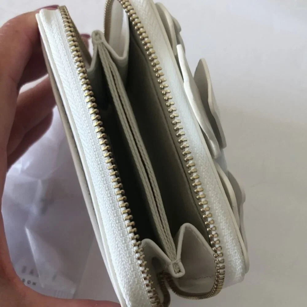 Ted Baker London Flower Laser Cut Out Zip Purse Small Leather Wallet Ivory